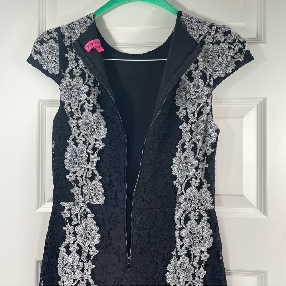 Betsey Johnson Women's Dress Black White Floral Size 2 - Picture 2 of 13